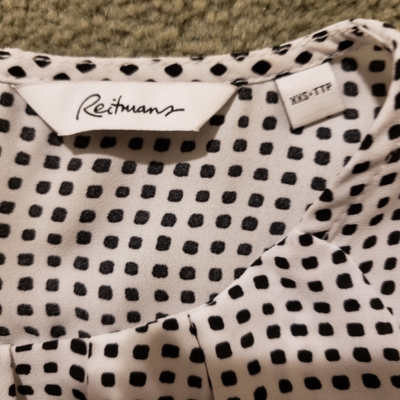 Black and white top - Picture 2 of 2